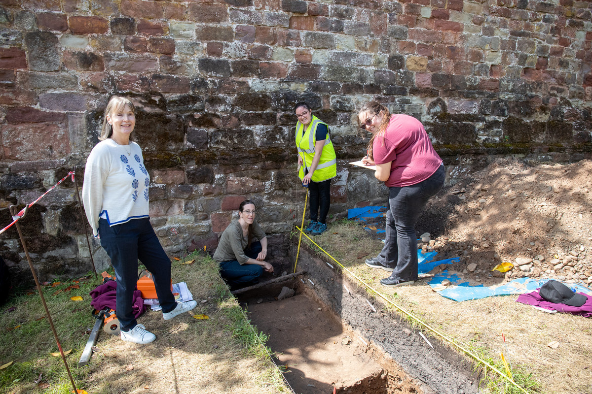 A group of people carrying out an archaeological dig